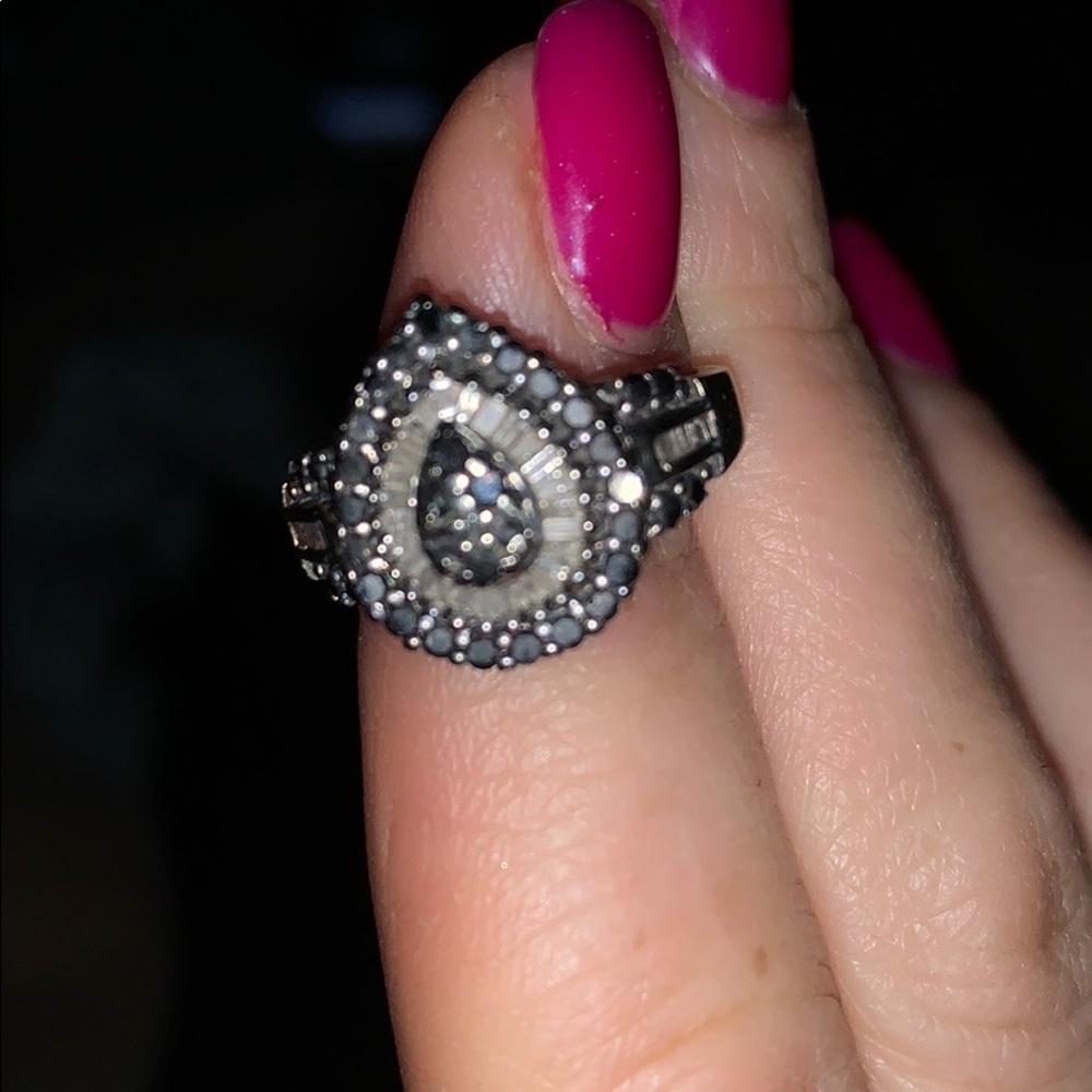 10k diamond ring - Picture 6 of 8
